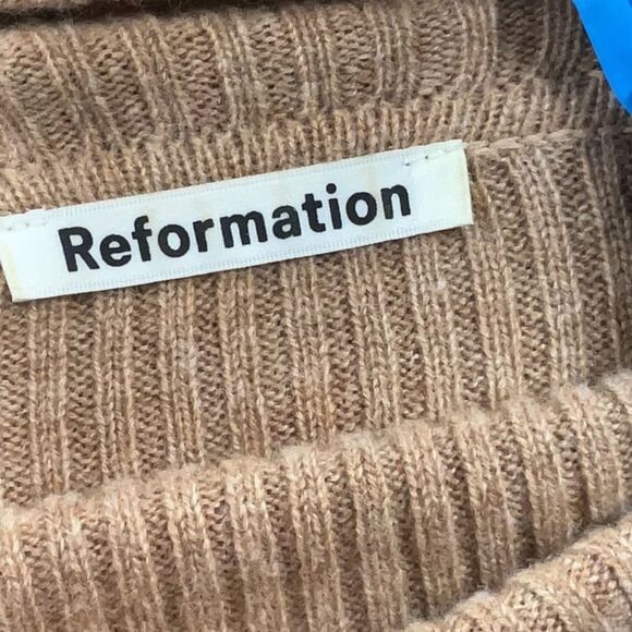 Reformation Luisa Cropped Ribbed Fisherman Cashmere Turtleneck Soft Sweater Tan - Picture 5 of 6